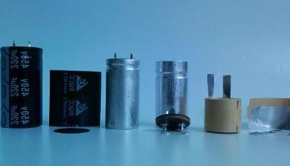 電機(jī)上的啟動(dòng)電容器和運(yùn)行電容器各有什么作用？